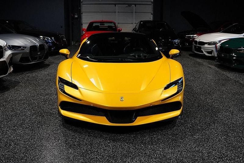 Second-hand Ferrari SF90 2022 Galben Berlinǎ