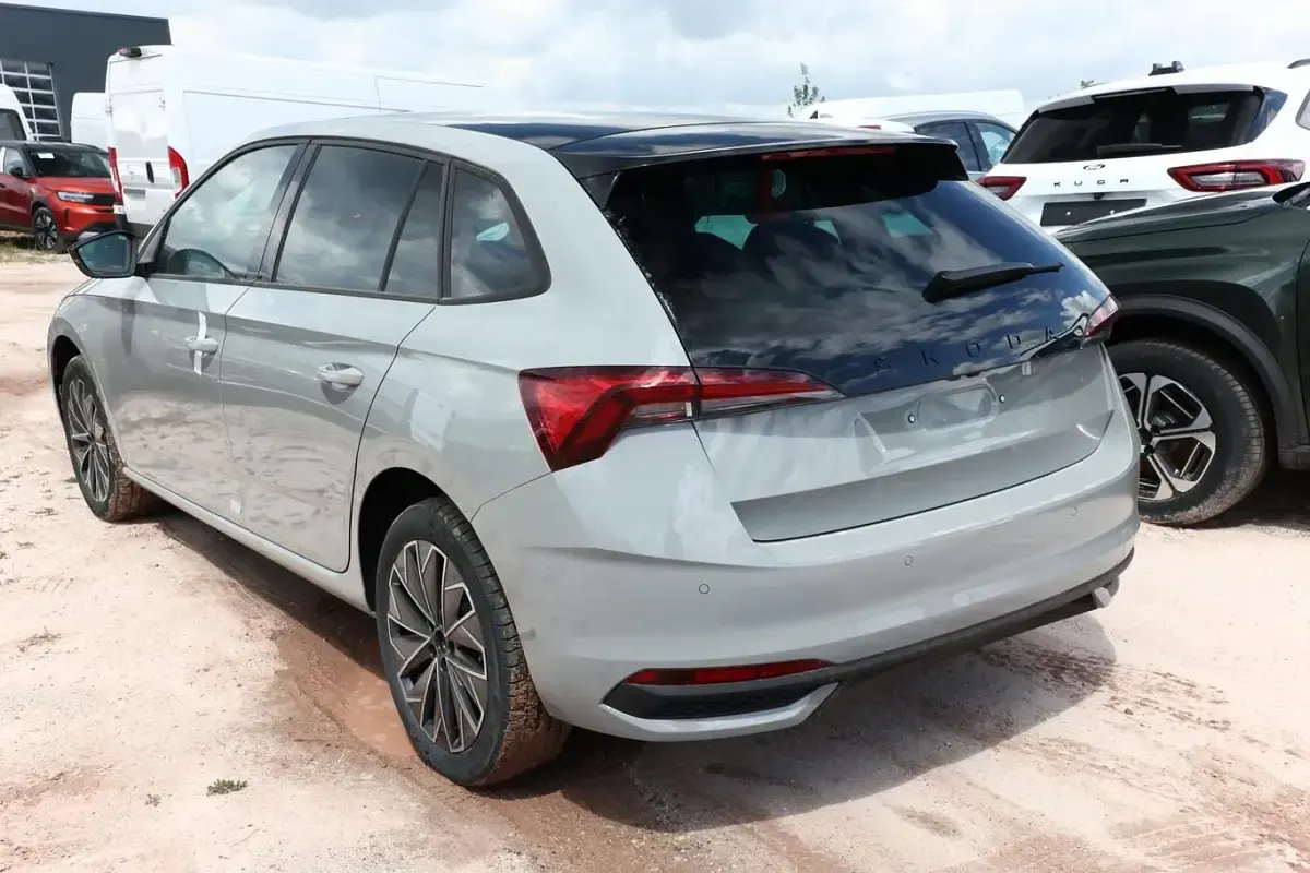 Neu Skoda Scala Dynamic 150 PS (110 kW) 2026 Stahlgrau Kleinwagen