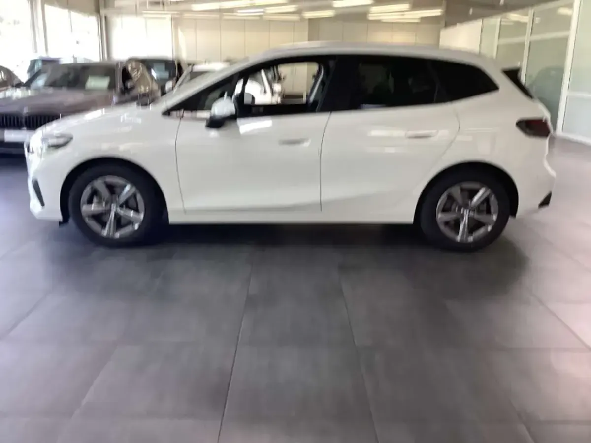 Gebraucht BMW 220 Active Tourer Luxury Line 170 PS (125 kW) 2025 Weiss Van / Kleinbus