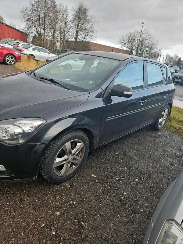 Gebraucht Kia Ceed 120 PS (88 kW) 2010 Schwarz Kleinwagen