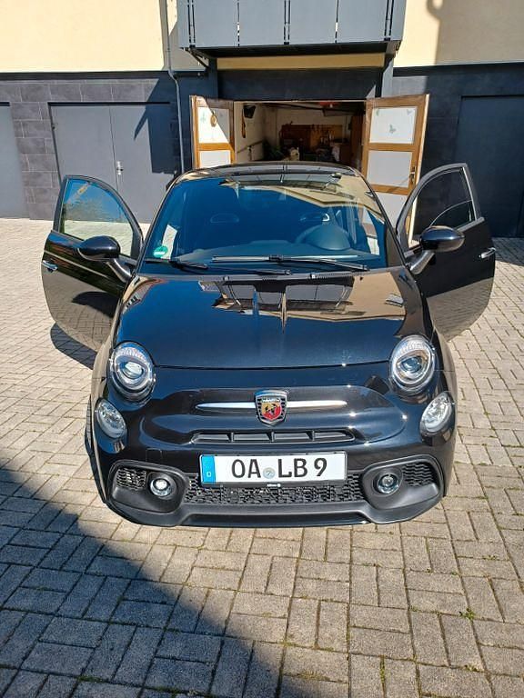 Schwarz Gebraucht 2023 Abarth 595C Cabrio | 22.999 € (Superpreis) - Bild 1/4