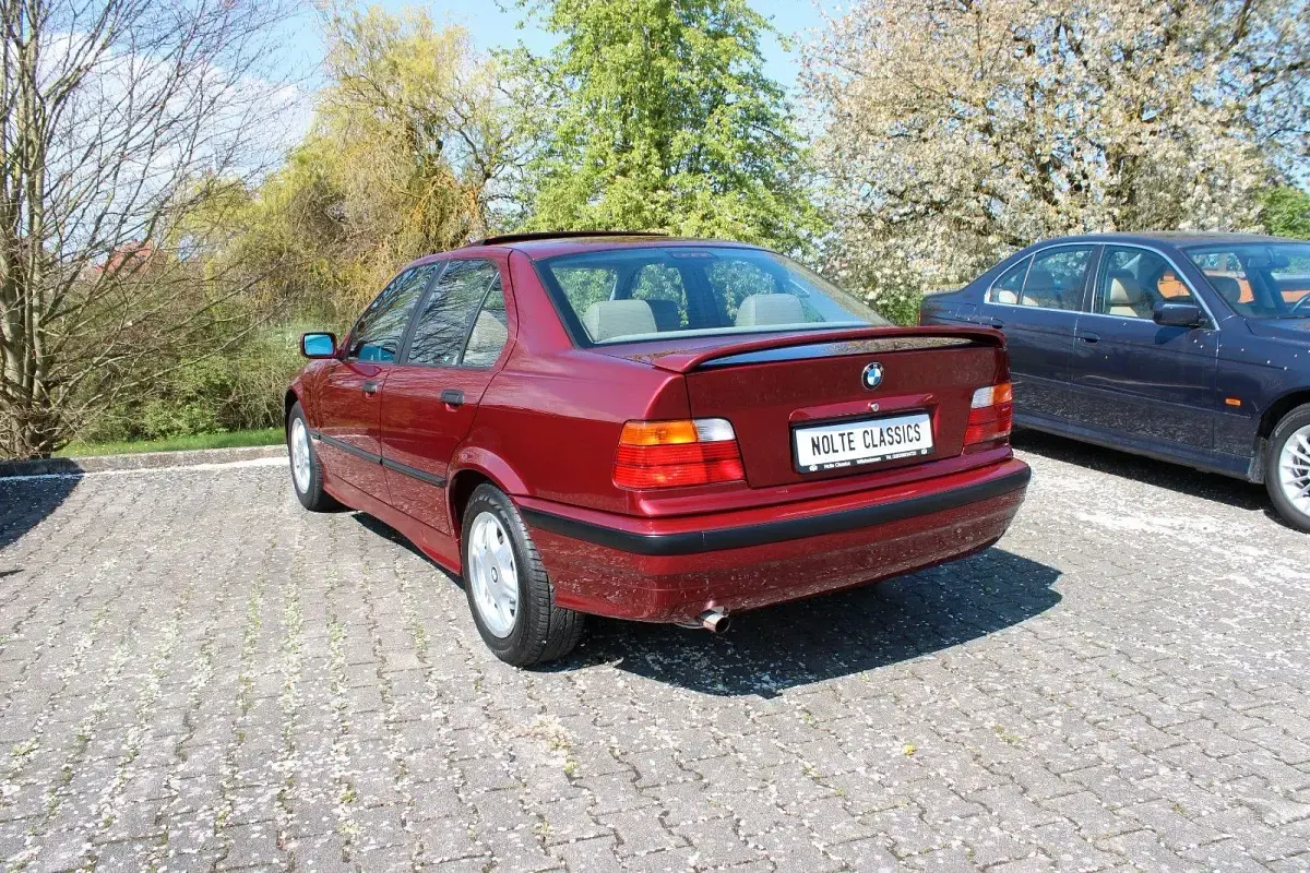 Gebraucht BMW 316 100 PS (73 kW) 1993 Rot Limousine