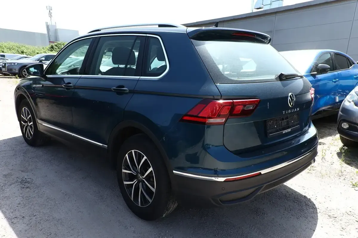 Gebraucht VW Tiguan Life 150 PS (110 kW) 2022 Blau metallic SUV
