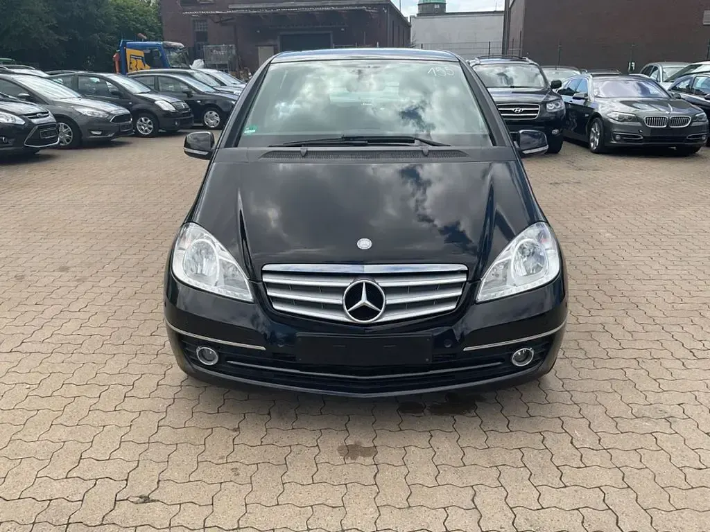 Gebraucht Mercedes A160 82 PS (60 kW) 2012 Schwarz Kleinwagen
