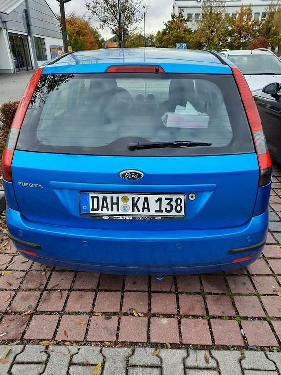 Blau Gebraucht 2005 Ford Fiesta Ambiente Kleinwagen | 1.990 € (Etwas zu teuer) - Bild 1/4