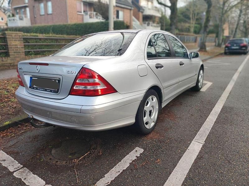 Gebraucht Mercedes C220 Classic 150 PS (110 kW) 2004 Silber Limousine