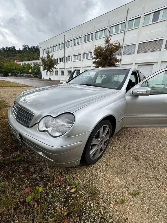 Gebraucht Mercedes C200 Classic 163 PS (119 kW) 2000 Silber Limousine