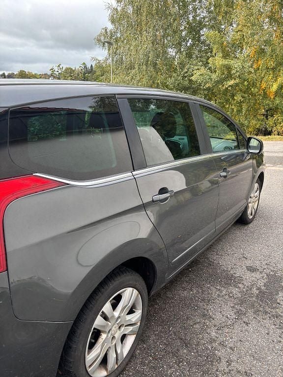 Grau Gebraucht 2014 Peugeot 5008 Active Van / Kleinbus | 5.300 € (Guter Preis) - Bild 1/4