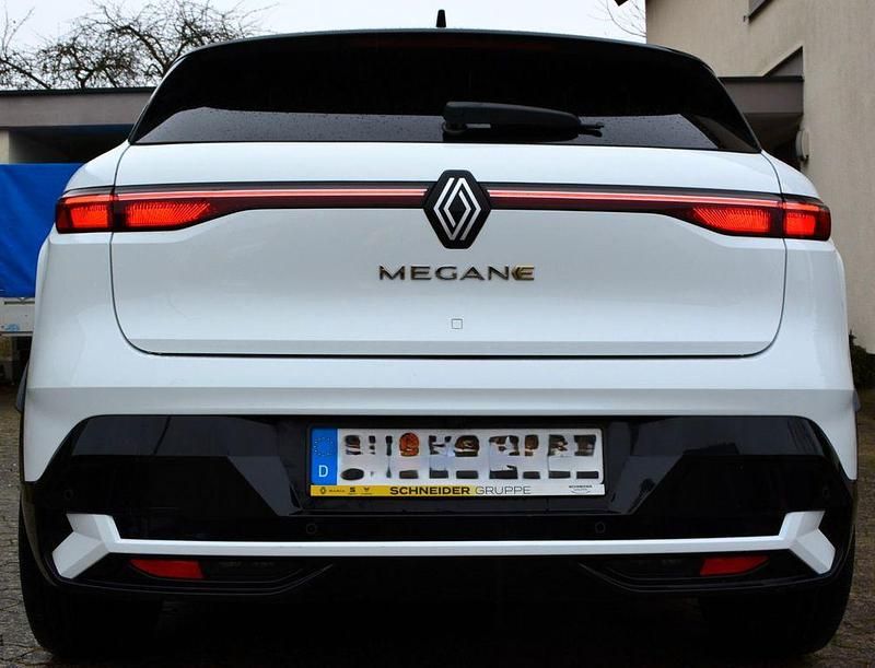 Gebraucht Renault Megane E-Tech Iconic 160 kW (218 PS) 2022 Weiß Limousine