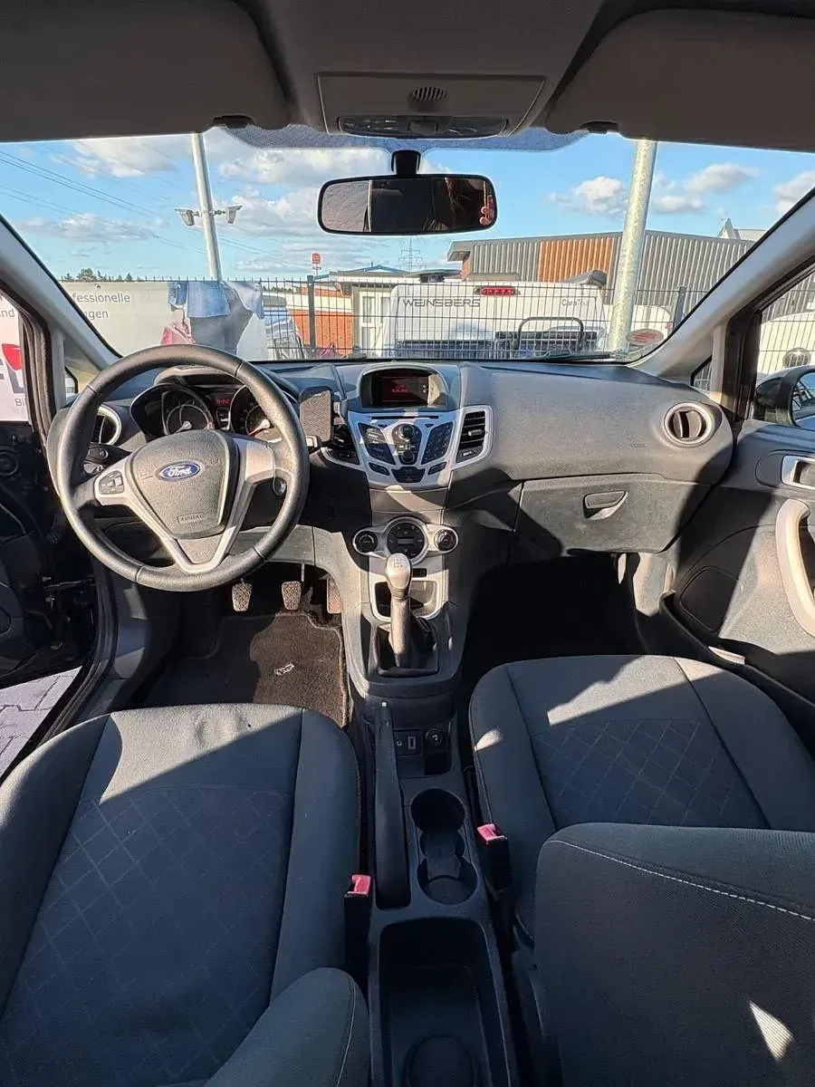 Gebraucht Ford Fiesta 82 PS (60 kW) 2012 Schwarz Limousine