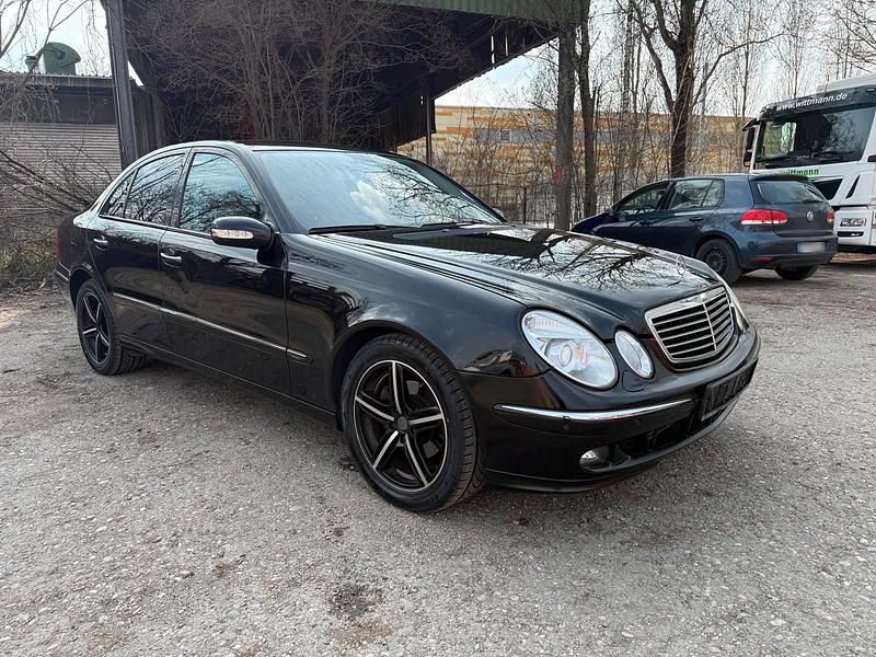 Gebraucht Mercedes E220 150 PS (110 kW) 2005 Schwarz Limousine