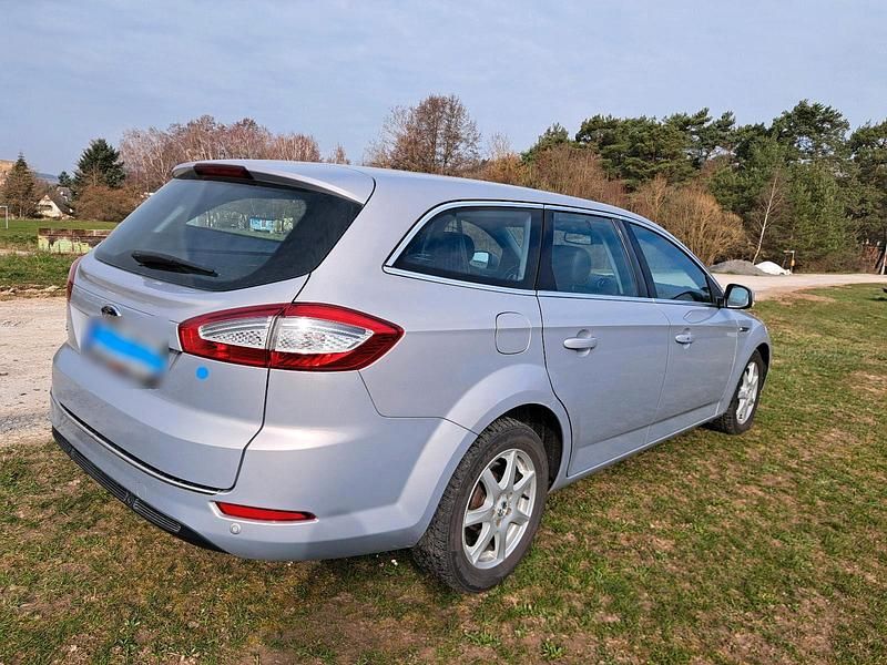 Gebraucht Ford Mondeo Titanium 140 PS (102 kW) 2013 Silber Kombi
