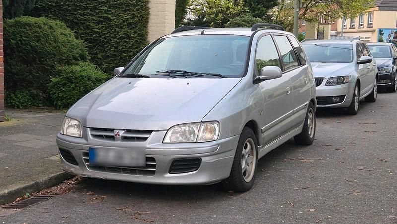 Gebraucht Mitsubishi Space Star 102 PS (75 kW) 2001 Silber Van / Kleinbus