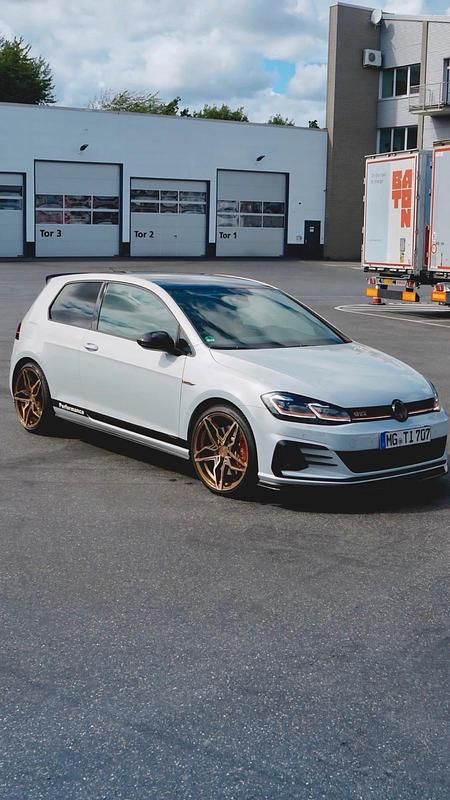 Weiß Gebraucht 2017 VW Golf GTI Coupé | 18.500 € - Bild 1/4