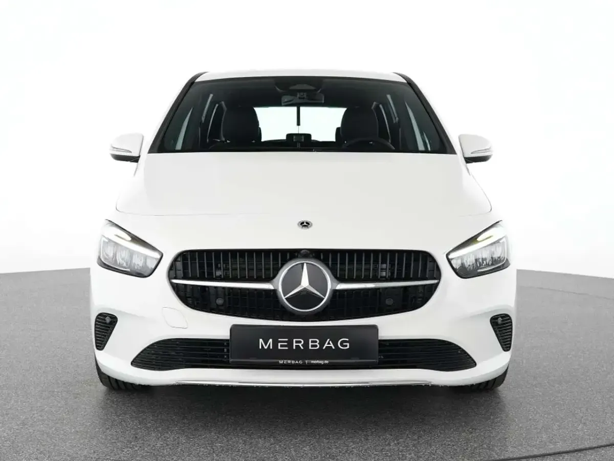 Gebraucht Mercedes B200 Advanced 163 PS (119 kW) 2026 Weiß Kleinwagen