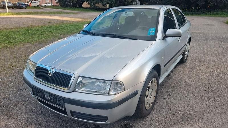 Silber Gebraucht 2004 Skoda Octavia Limousine | 2.000 € (Fairer Preis) - Bild 1/4