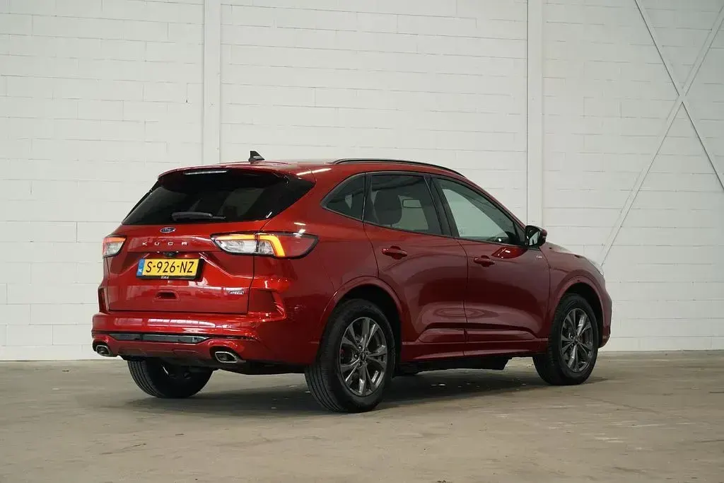 Gebraucht Ford Kuga ST-Line 224 PS (164 kW) 2023 Rot SUV