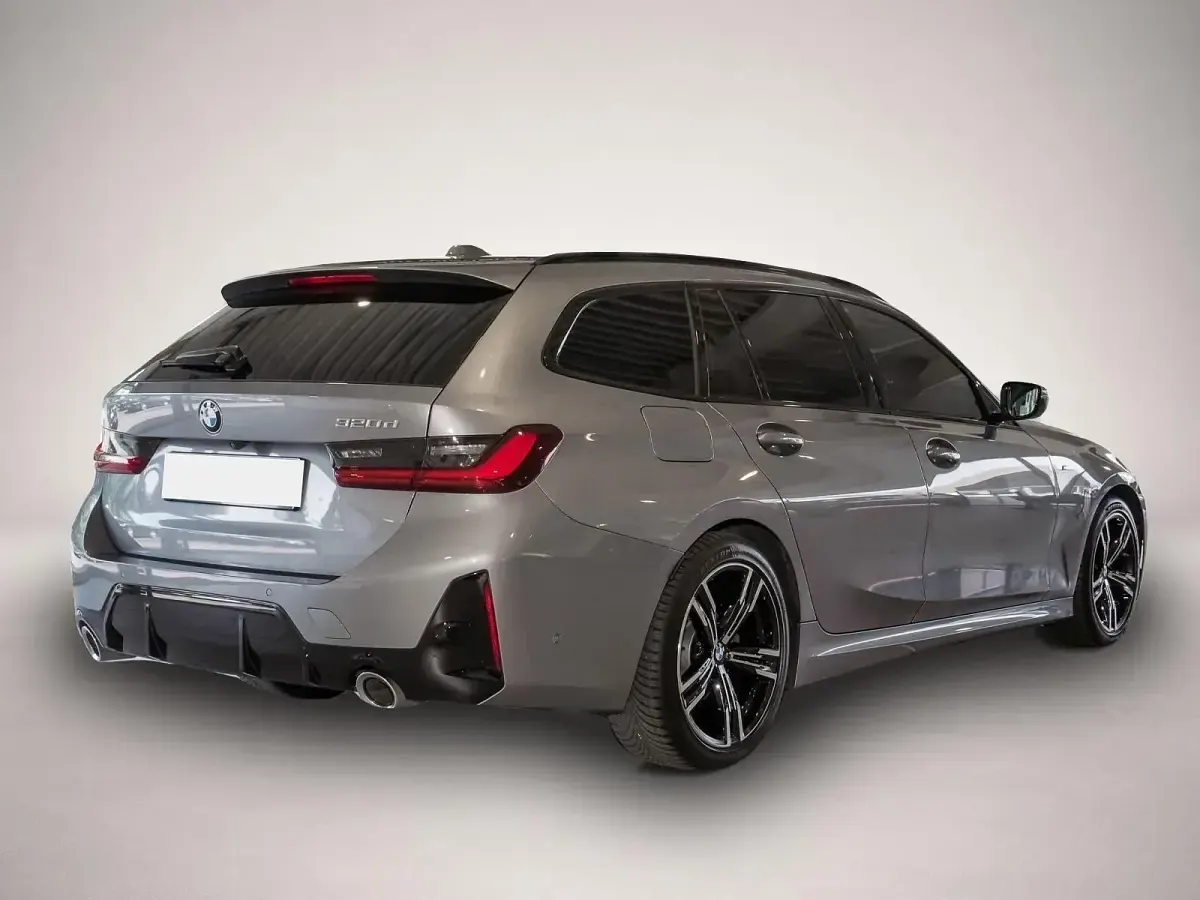 Gebraucht BMW 320 M Sport 190 PS (139 kW) 2025 Manufacturer Kombi
