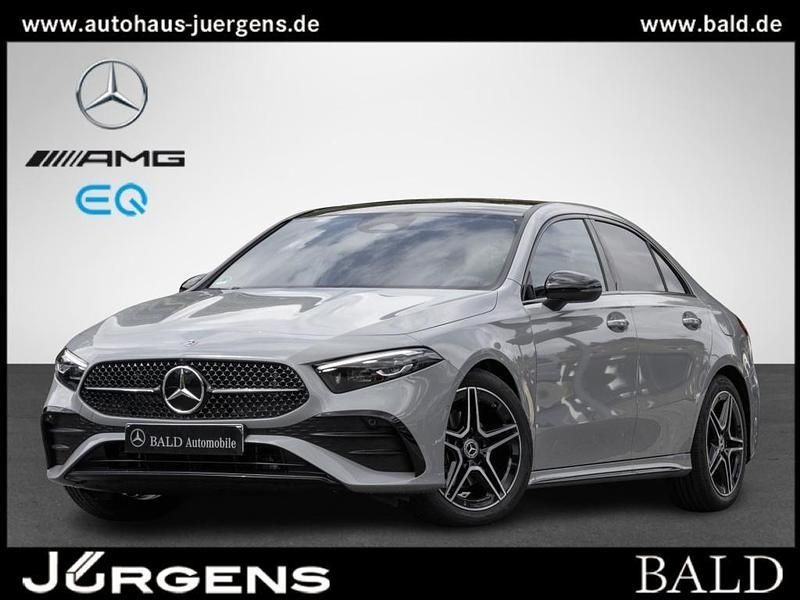 Grau manufaktur lack manufaktu Gebraucht 2025 Mercedes A200 AMG Limousine | 37.880 € (Etwas zu teuer) - Bild 1/4