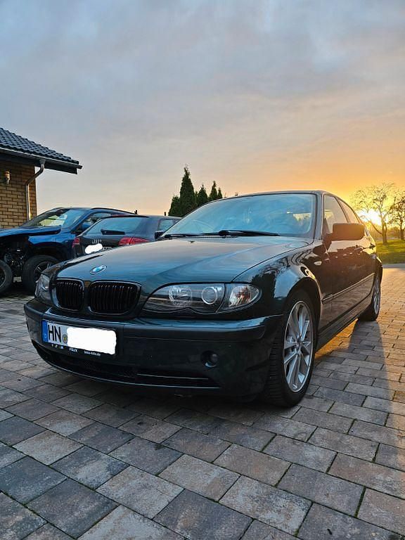 Grün Gebraucht 2004 BMW 325 Sport Line Limousine | 2.499 € (Superpreis) - Bild 1/4