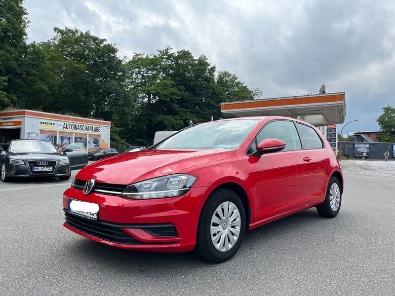Rot Gebraucht 2017 VW Golf VII Trendline Limousine | 9.990 € (Superpreis) - Bild 1/4