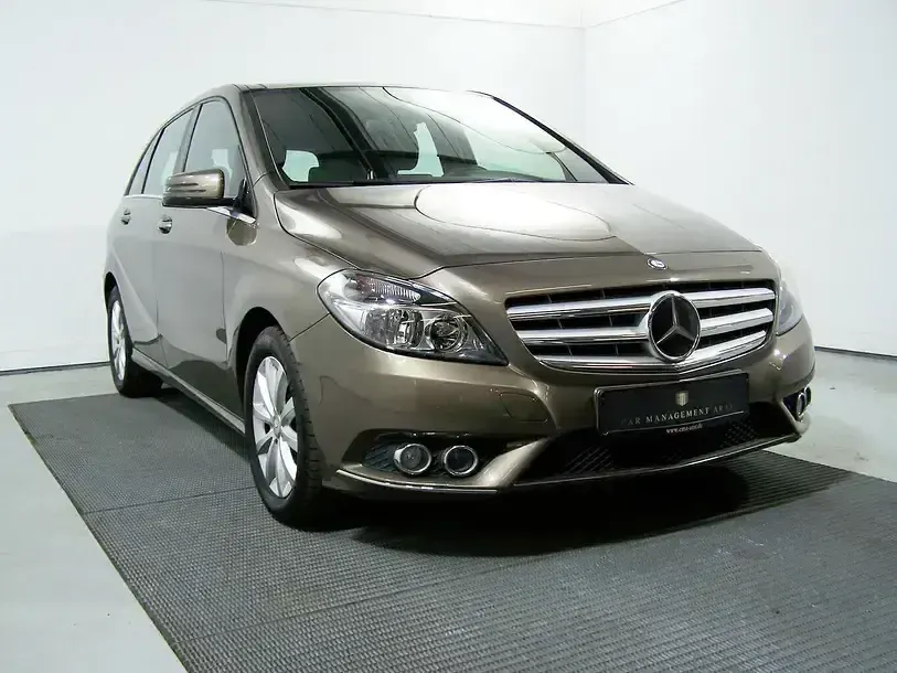 Gebraucht Mercedes B180 122 PS (89 kW) 2013 Braun Kleinwagen