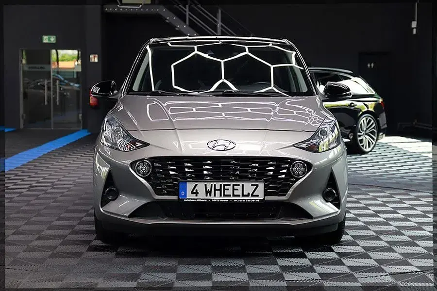 Gebraucht Hyundai i10 Intro Edition 67 PS (49 kW) 2020 Grau Kleinwagen