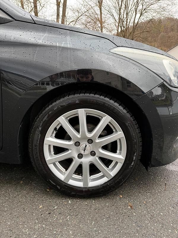 Gebraucht Hyundai i20 84 PS (61 kW) 2015 Schwarz Kleinwagen