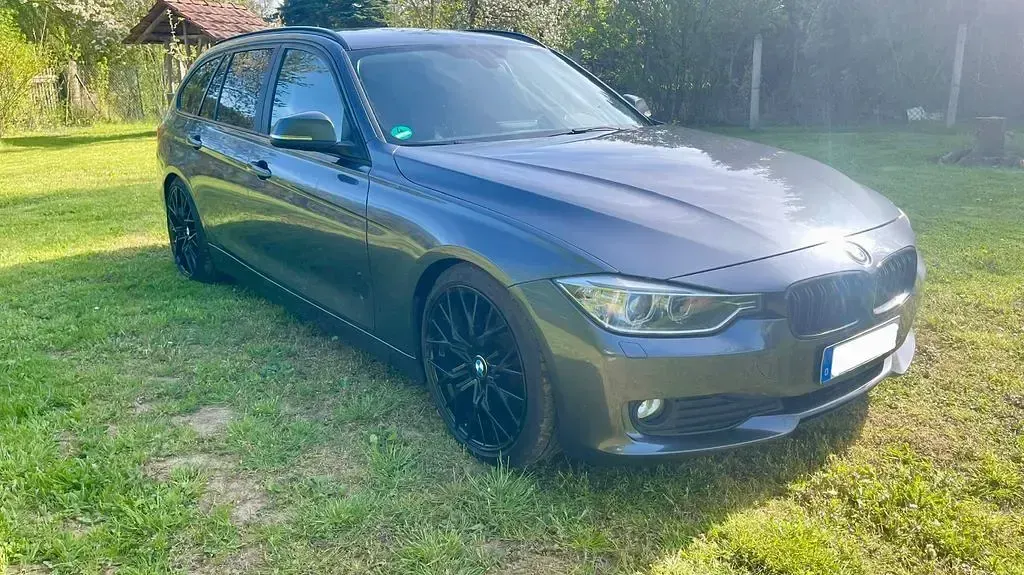 Gebraucht BMW 320 184 PS (135 kW) 2012 Grau Kombi
