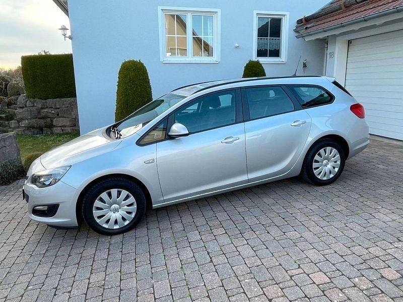 Silber Gebraucht 2014 Opel Astra S Limousine | 5.400 € (Guter Preis) - Bild 1/4