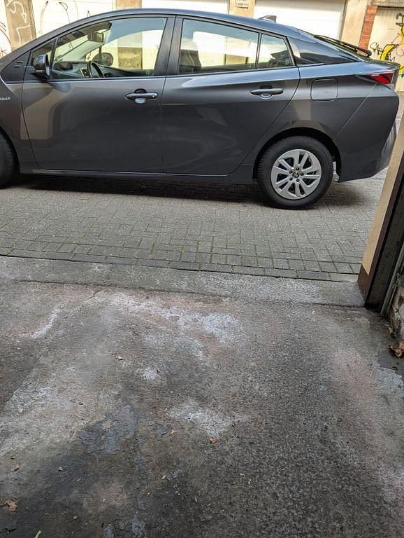 Gebraucht Toyota Prius 136 PS (100 kW) 2018 Grau Kleinwagen