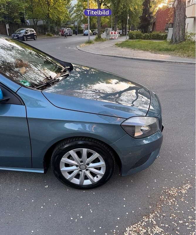 Gebraucht Mercedes A180 Style 122 PS (89 kW) 2013 Blau Kleinwagen
