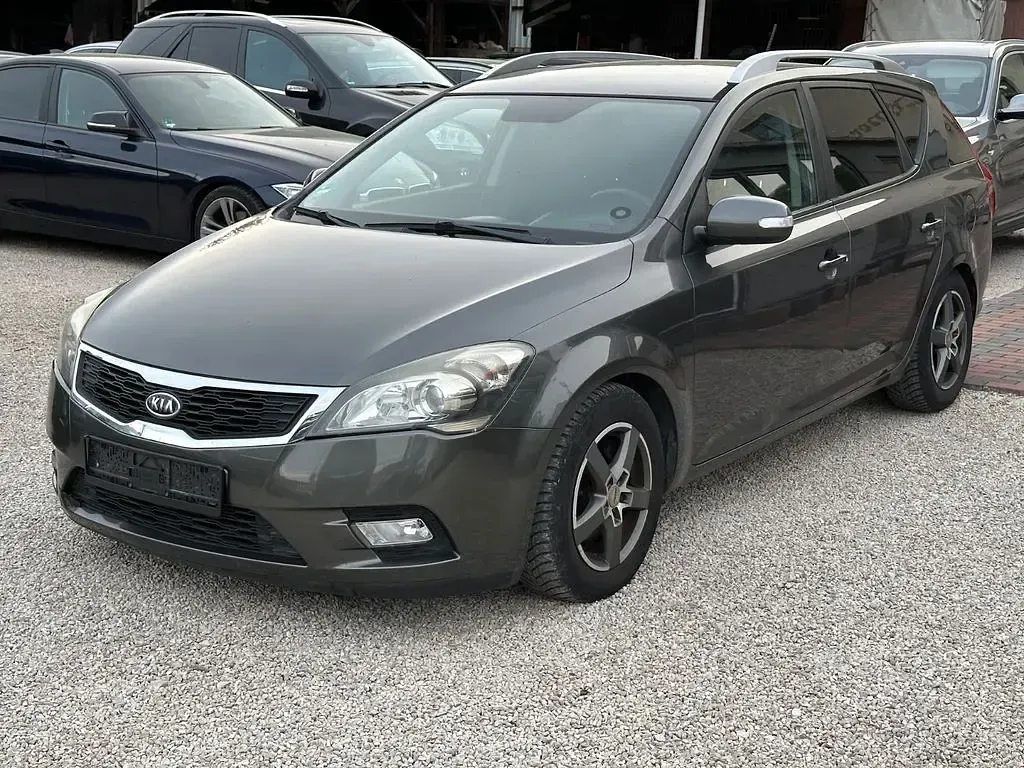 Gebraucht Kia Ceed 128 PS (94 kW) 2011 Silber Kleinwagen