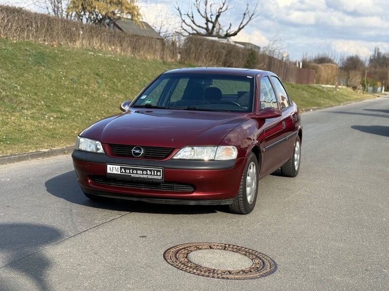 Rot Gebraucht 1997 Opel Vectra Basis Limousine | 1.390 € (Guter Preis) - Bild 1/4
