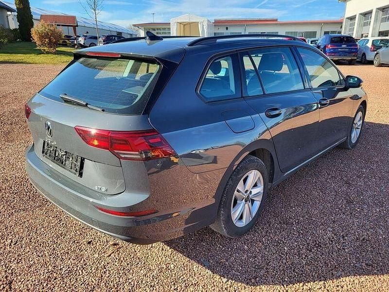 Gebraucht VW Golf VIII Life 110 PS (80 kW) 2022 Delfingrau metallic Kombi