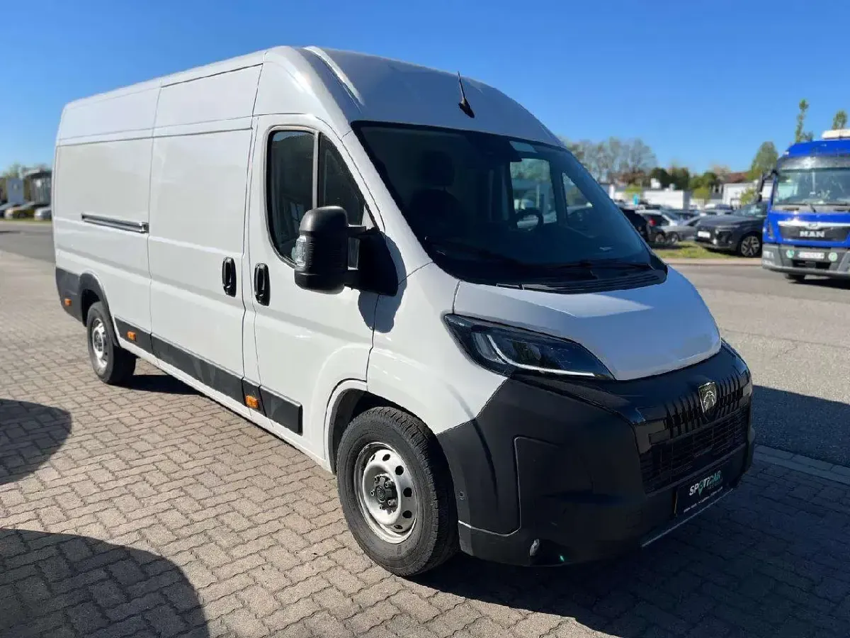 Gebraucht Peugeot Boxer 179 PS (131 kW) 2025 Kaolinweiß Van