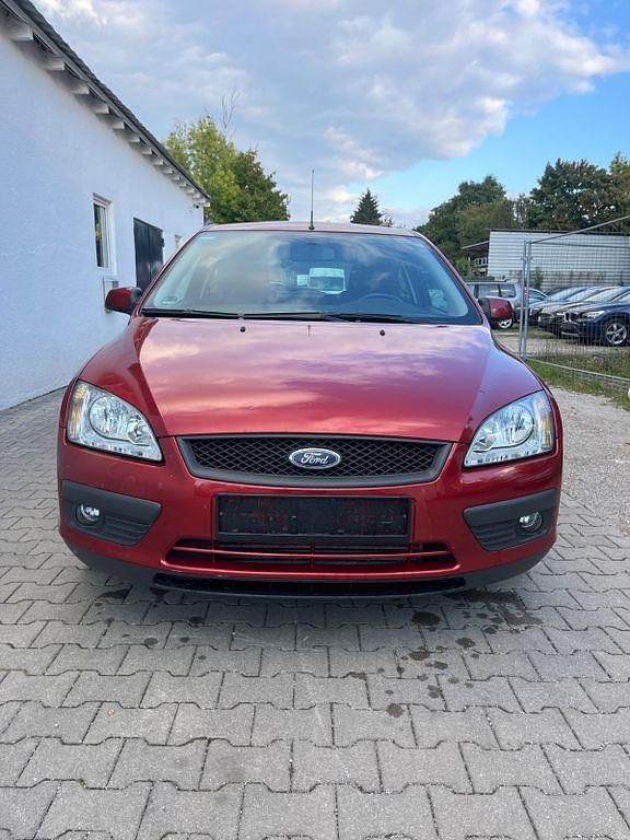 Rot Gebraucht 2006 Ford Focus Style Limousine | 1.400 € (Guter Preis) - Bild 1/4