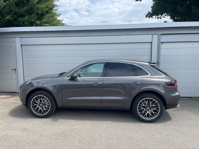 Grau Gebraucht 2015 Porsche Macan S SUV | 52.900 € (Teuer) - Bild 1/4