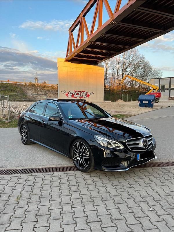 Schwarz Gebraucht 2014 Mercedes E500 Limousine | 19.900 € (Fairer Preis) - Bild 1/4