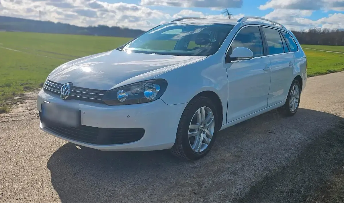 Gebraucht VW Golf VIII 105 PS (77 kW) 2025 Weiß Kombi