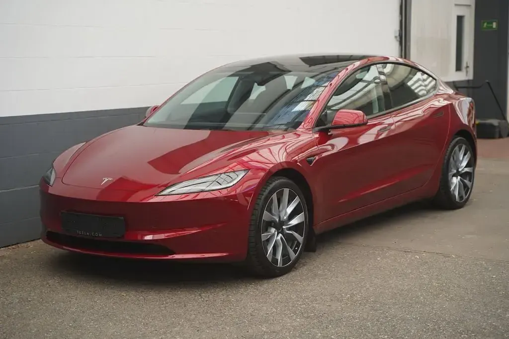 Gebraucht Tesla Model 3 Standard Range 208 kW (283 PS) 2024 Rot Limousine