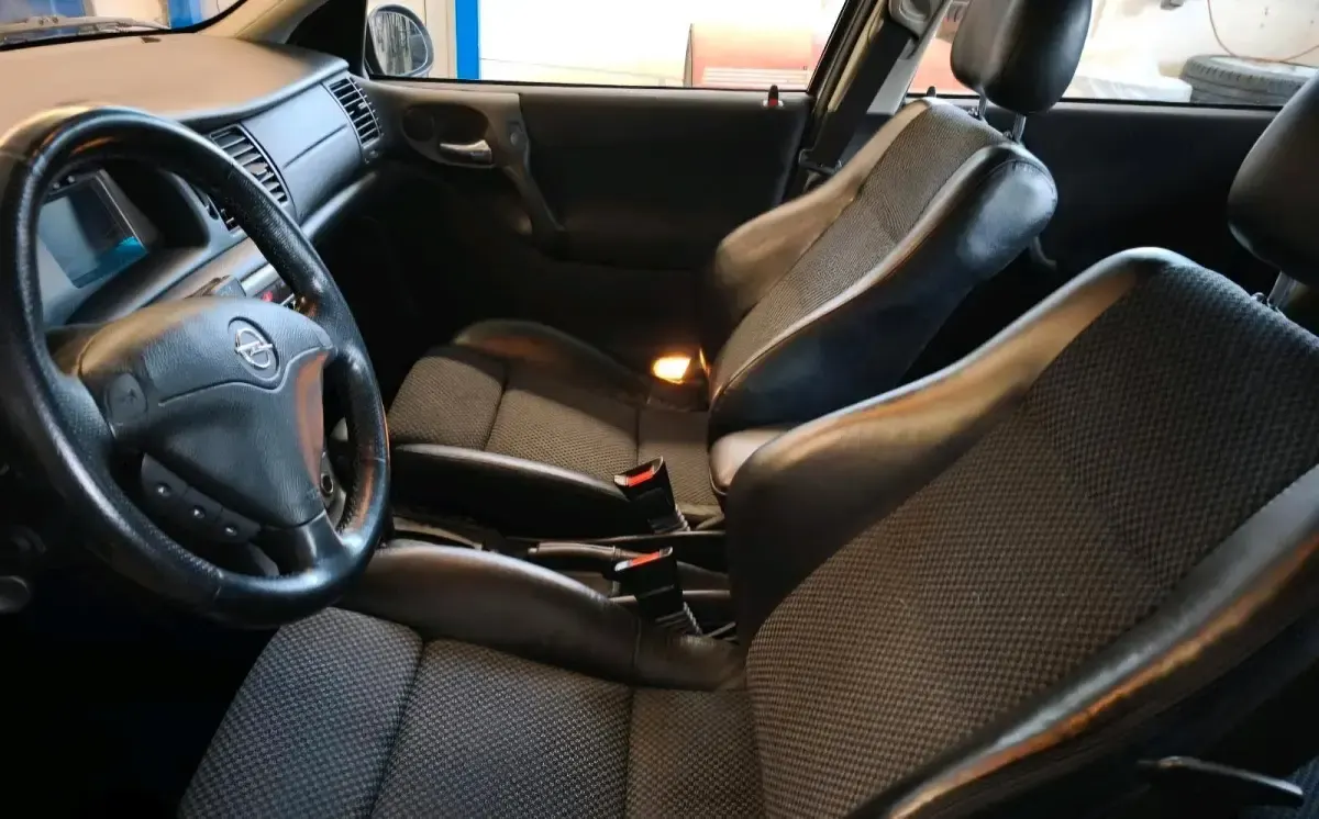Gebraucht Opel Vectra Sport 170 PS (125 kW) 2001 Silber Coupé