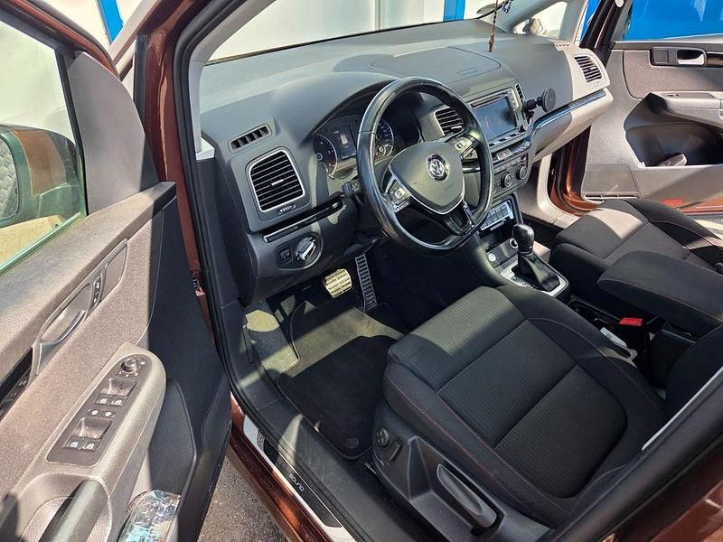 Gebraucht VW Sharan Sound 184 PS (135 kW) 2017 Braun Van / Kleinbus