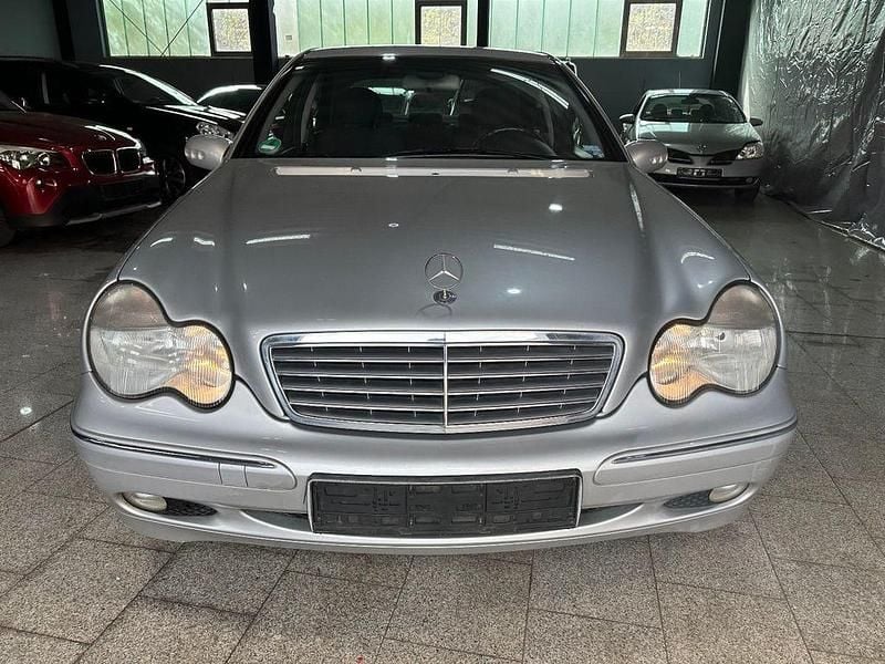 Second-hand Mercedes C220 Elegance 143 CP (105 kW) 2001 Argintiu Berlinǎ