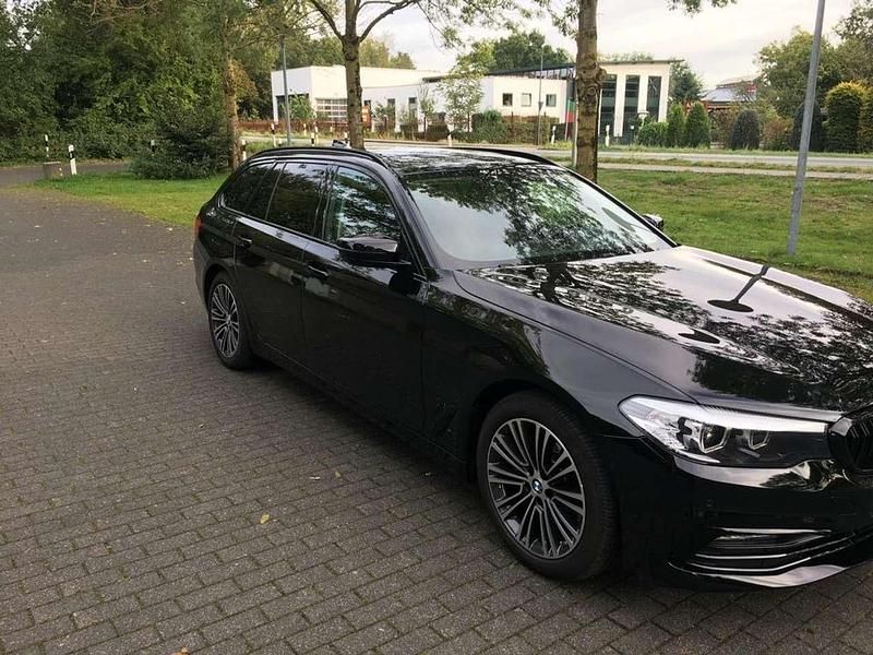 Schwarz Gebraucht 2019 BMW 520 Sport Line Kombi | 27.400 € (Fairer Preis) - Bild 1/4