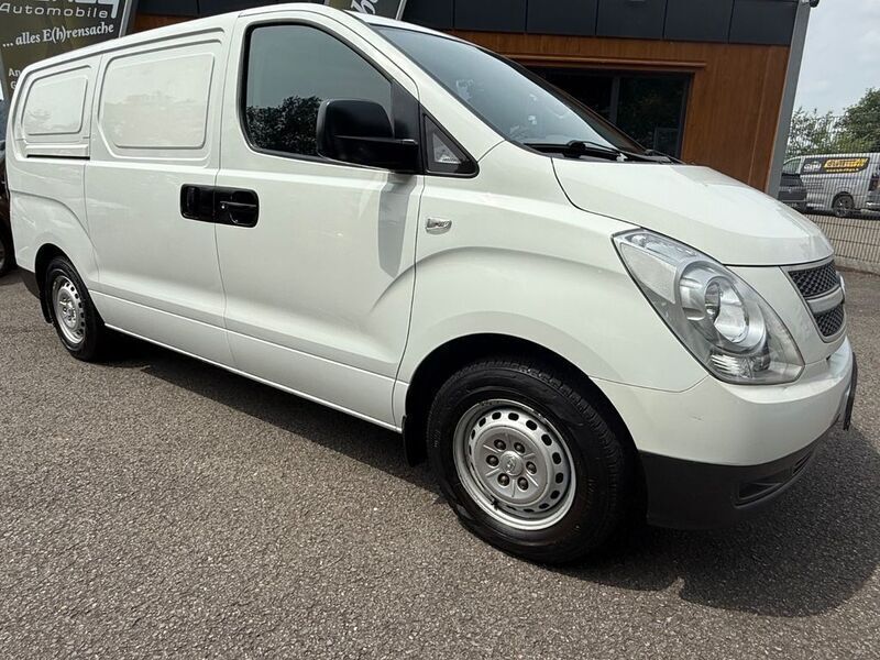 Weiß Gebraucht 2011 Hyundai H-1 Van / Kleinbus | 6.999 € - Bild 1/4