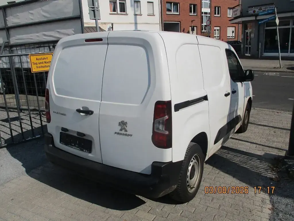 Gebraucht Peugeot Partner Premium 102 PS (75 kW) 2021 Weiß Van / Kleinbus