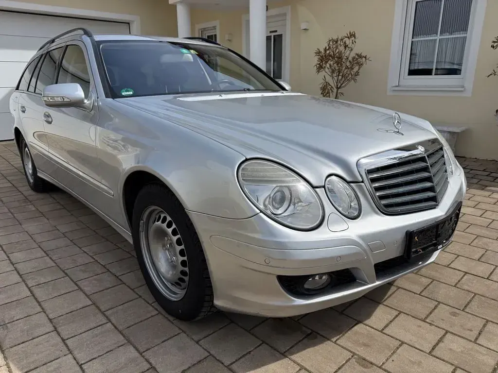 Używany Mercedes E320 Classic 224 KM (164 kW) 2008 Srebrny Sedan/Limuzyna