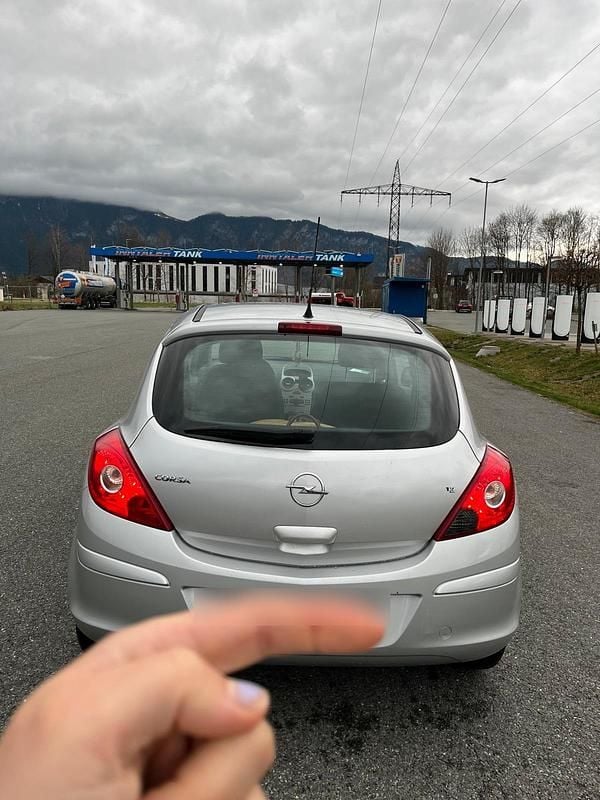 Second-hand Opel Corsa 59 CP (43 kW) 2007 Gri Hatchback