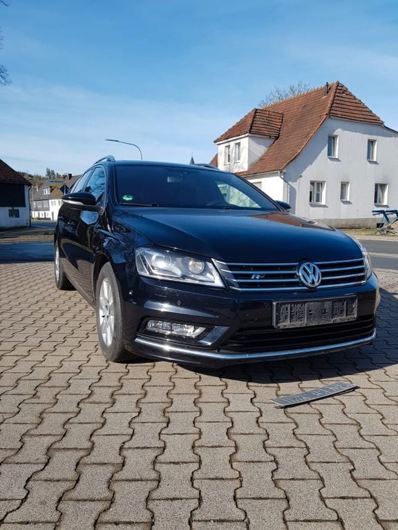 Schwarz Gebraucht 2014 VW Passat R-line Kombi | 8.400 € (Guter Preis) - Bild 1/4
